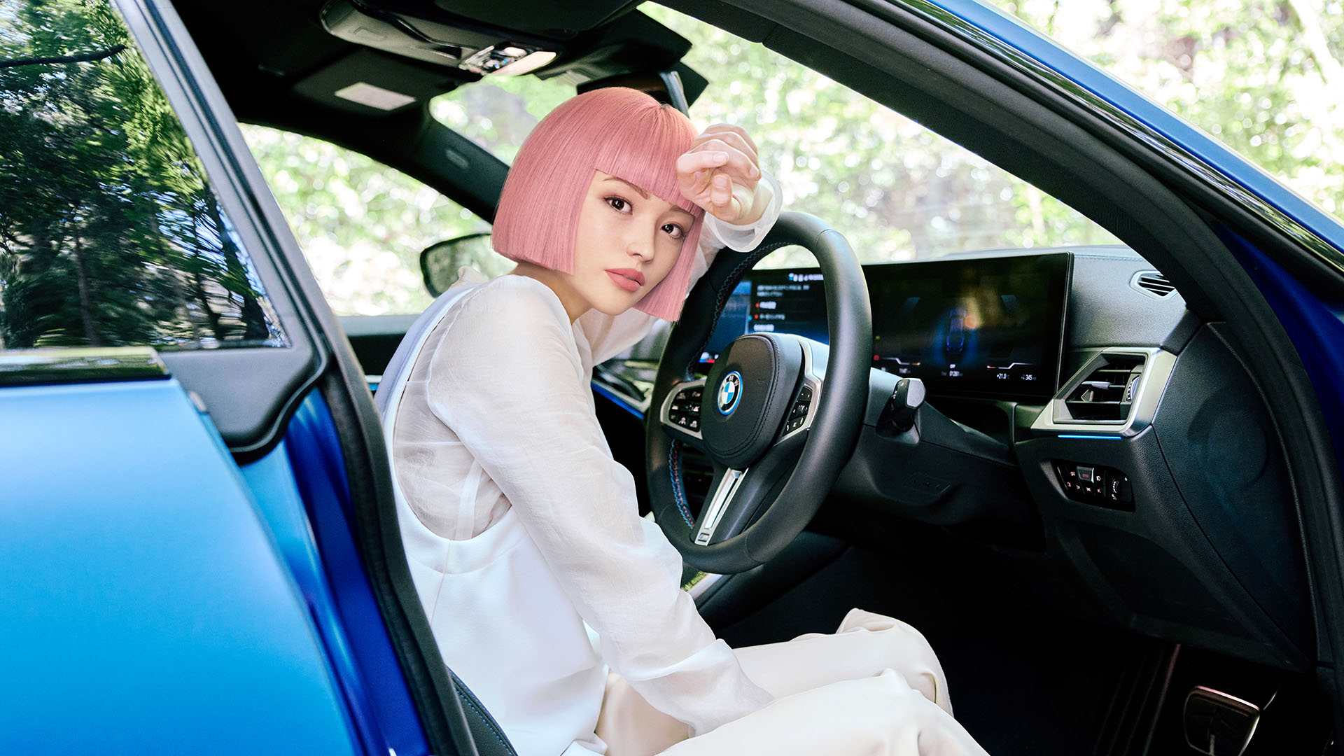 Virtual model Imma visits Kenichi Sasakawa