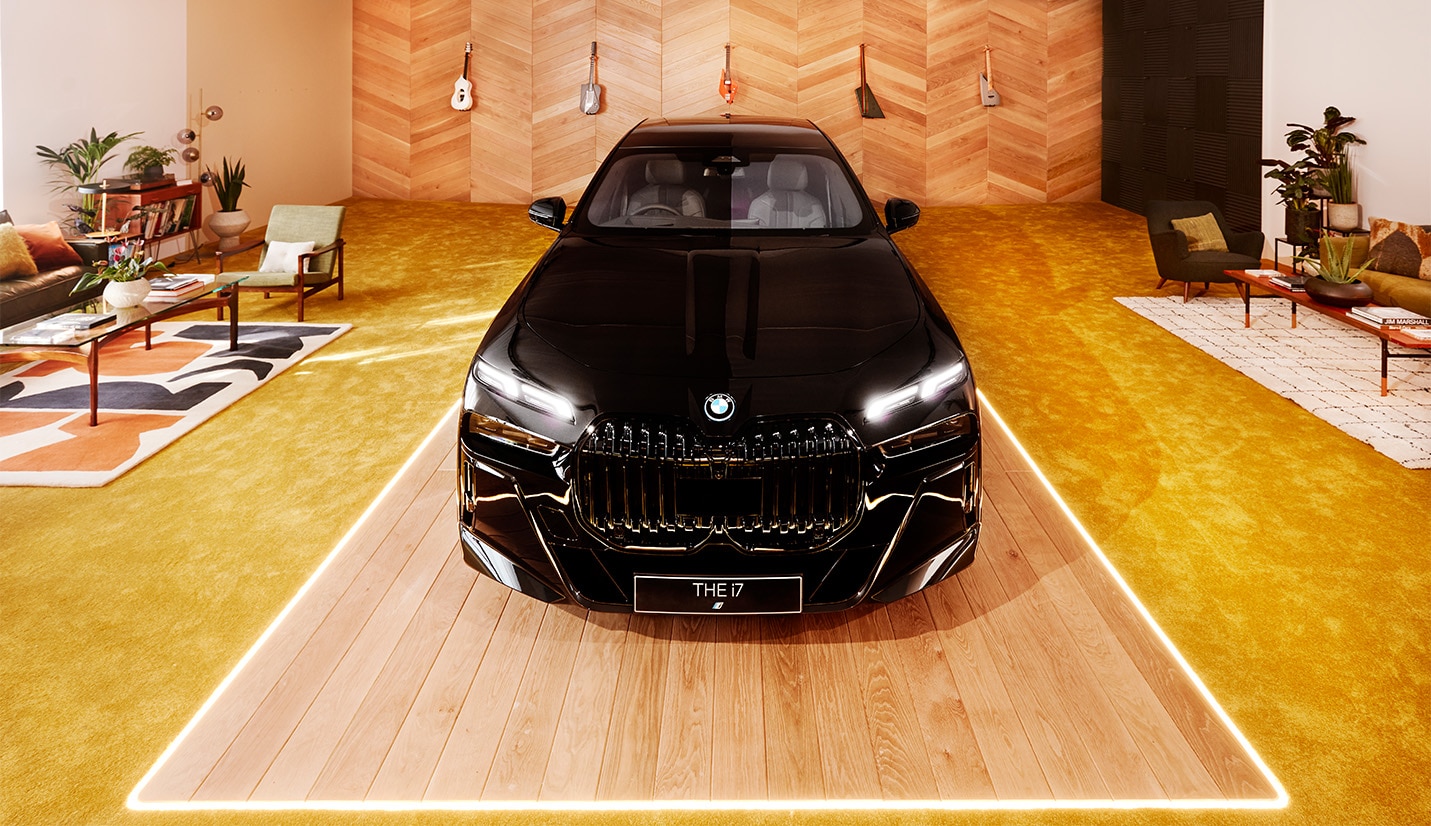 The project developed in collaboration with BMW i7 designers is called “63/22”.